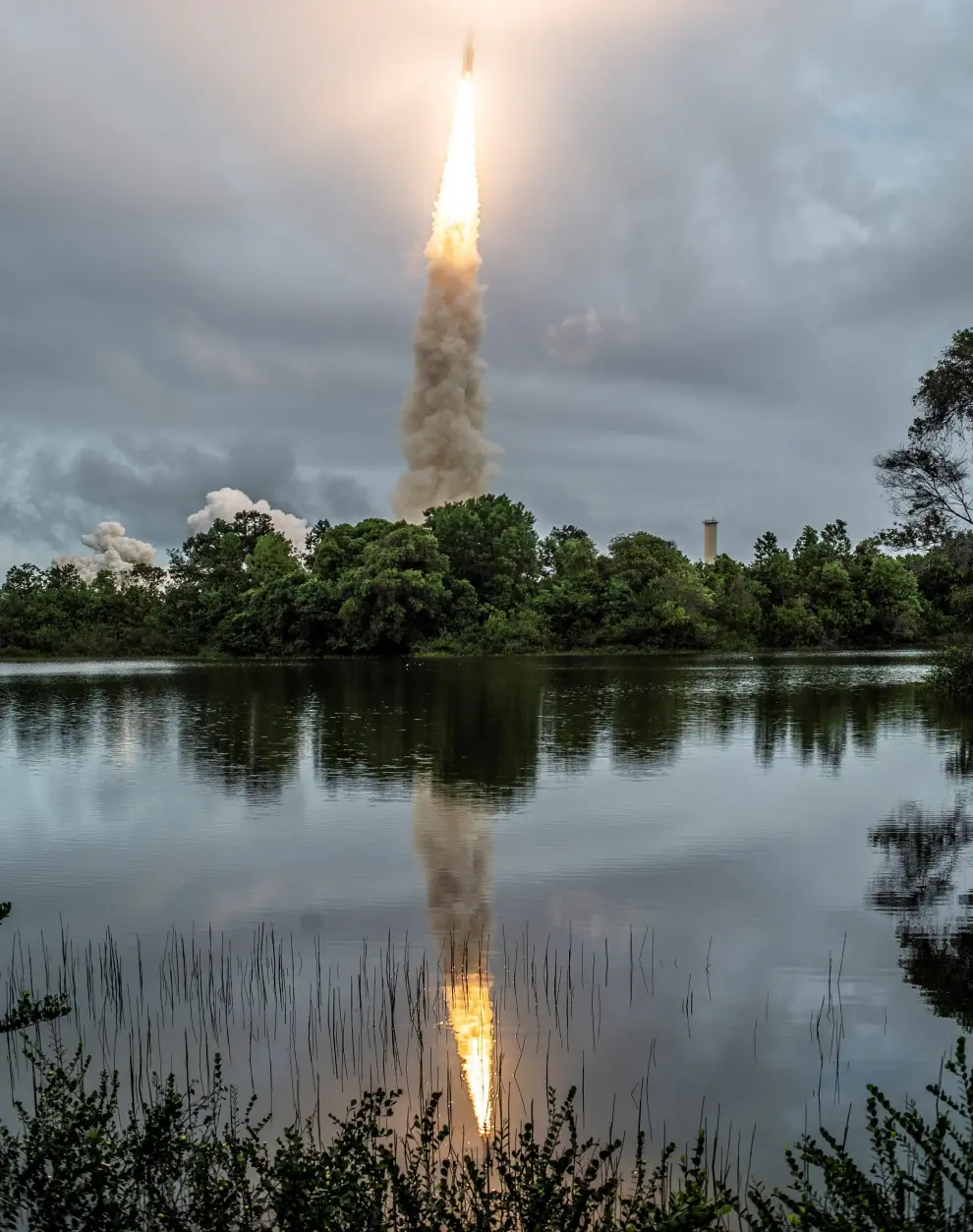 Kourou (French Guiana), 25/12/2021.- A handout photo made available by the NASA shows the Arianespace's Ariane 5 rocket carrying NASA's James Webb Space Telescope, after its launch in the Jupiter Center at the Guiana Space Center in Kourou, French Guiana, 25 December 2021. The James Webb Space Telescope (sometimes called JWST or Webb) is a large infrared telescope with a 21.3 foot (6.5 meter) primary mirror. The observatory will study every phase of cosmic history from within our solar system to the most distant observable galaxies in the early universe. (Guayana Francesa) EFE/EPA/NASA/Chris Gunn HANDOUT MANDATORY CREDIT: (NASA/Chris Gunn) HANDOUT EDITORIAL USE ONLY/NO SALES
 FRENCH GUIANA RESEARCH WEBB TELESCOPE