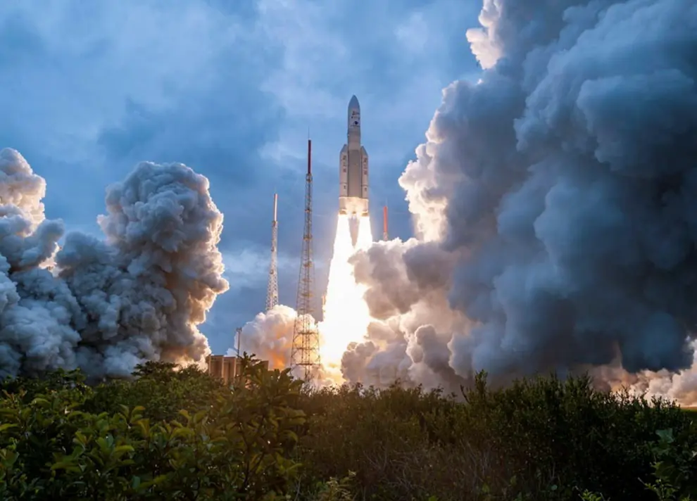 Kourou (French Guiana), 25/12/2021.- A handout picture made available by ESA/CNES/Arianespace shows the lift-off of Arianespace's Ariane 5 rocket carrying NASA's James Webb Space Telescope, in the Jupiter Center at the Guiana Space Center in Kourou, French Guiana, 25 December 2021. The James Webb Space Telescope (sometimes called JWST or Webb) is a large infrared telescope with a 21.3 foot (6.5 meter) primary mirror. The observatory will study every phase of cosmic history from within our solar system to the most distant observable galaxies in the early universe. (Guayana Francesa) EFE/EPA/JM GUILLON/ESA / HANDOUT HANDOUT EDITORIAL USE ONLY/NO SALES
 FRENCH GUIANA RESEARCH WEBB TELESCOPE