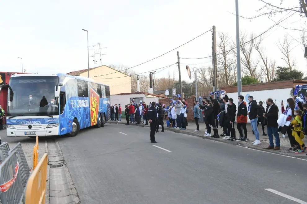 El autobús del Real Zaragoza llega a Miranda de Ebro.