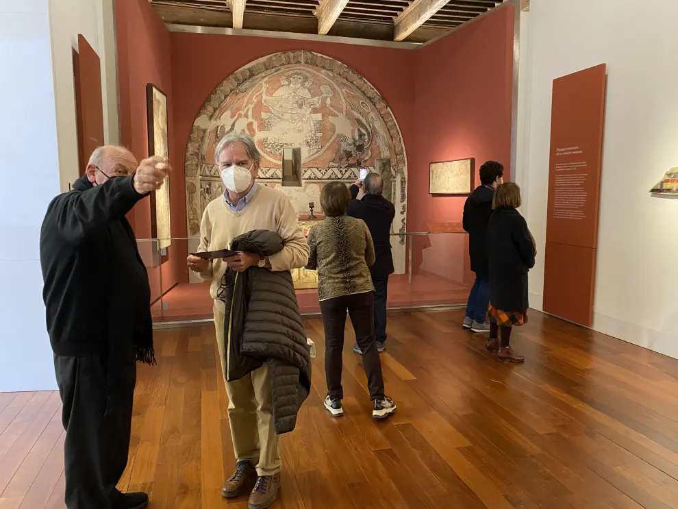 Interés y emoción al contemplar las piezas expuestas en Museo de Barbastro-Monzón