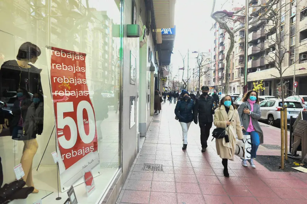 Primer día de rebajas en Zaragoza: entre la incertidumbre por la covid y la expectativa de "buenas ventas".