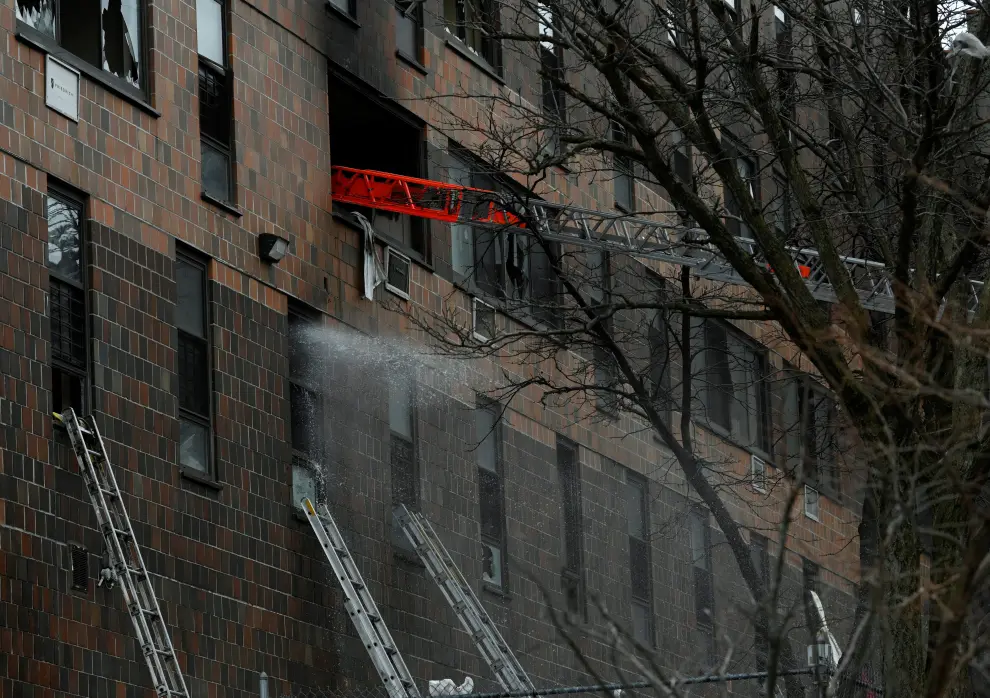 Emergency personnel from the FDNY provide medical aid as they respond to an apartment building fire in the Bronx borough of New York City, U.S., January 9, 2022.  REUTERS/Lloyd Mitchell NEW YORK-FIRE/BRONX