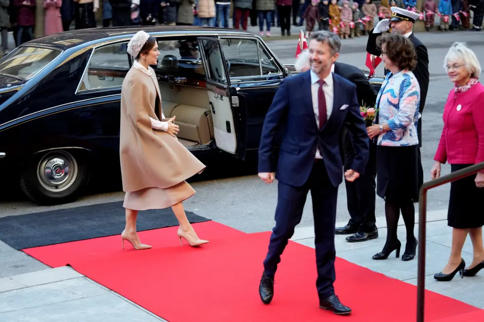 Copenhagen (Denmark), 14/01/2022.- Danish Crown Prince Frederik (C) arrives to participate in the Danish Parliament's celebration of Queen Margrethe 50th Regent's Anniversary at Christiansborg Caste, in Copenhagen, Denmark, 14 January 2022. Queen Margrethe II acceded Denmark's throne in 1972. The country marks the accession anniversary with low-key celebrations due to the coronavirus pandemic, public celebrations have been delayed to later in September 2022. (Abierto, Dinamarca, Copenhague) EFE/EPA/Mads Claus Rasmussen DENMARK OUT
 DENMARK ROYALTY THRONE JUBILEE