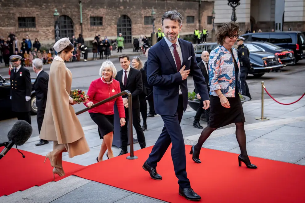 Copenhagen (Denmark), 14/01/2022.- Queen Margrethe II of Denmark is accompanied by the Speaker of the Parliament Henrik Dam Kristensen (R) as she arrives to participate the Danish Parliament's celebration of her 50th Regent's Anniversary at Christiansborg Caste, in Copenhagen, Denmark, 14 January 2022. Queen Margrethe II acceded Denmark's throne in 1972. The country marks the accession anniversary with low-key celebrations due to the coronavirus pandemic, public celebrations have been delayed to later in September 2022. (Abierto, Dinamarca, Copenhague) EFE/EPA/Mads Claus Rasmussen DENMARK OUT
 DENMARK ROYALTY THRONE JUBILEE