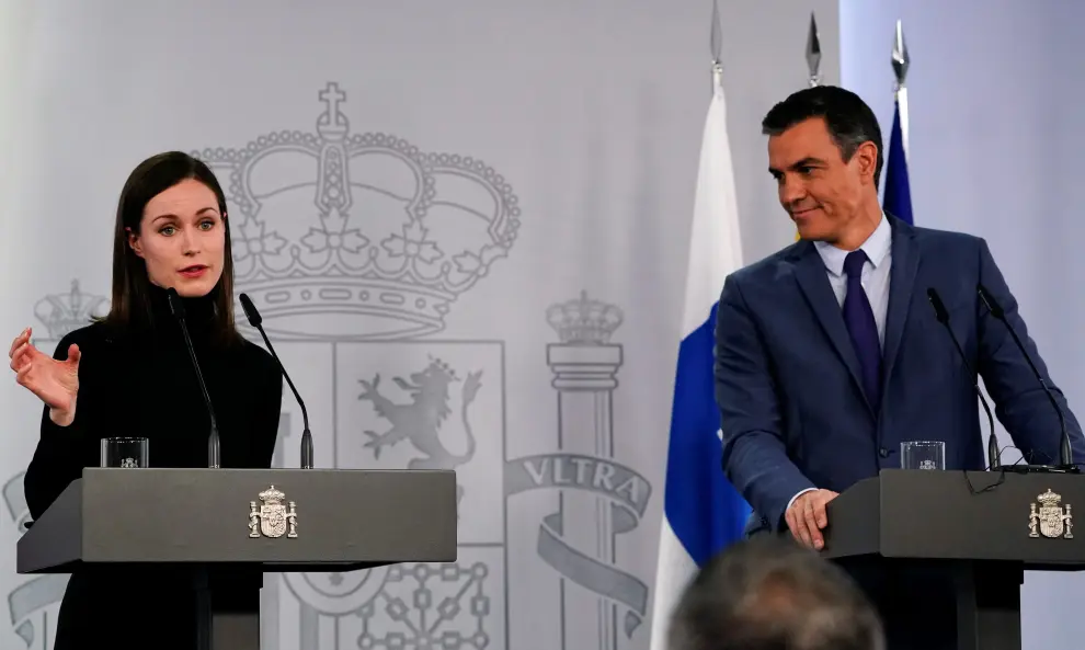 Spanish Prime Minister Pedro Sanchez and Finnish Prime Minister Sanna Marin meet at Moncloa Palace in Madrid, Spain, January 26, 2022. REUTERS/Vincent West SPAIN-FINLAND/