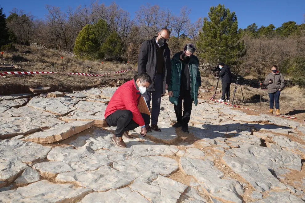 La excavación de un yacimiento de El Castellar exhuma 400 huellas de dinosaurio