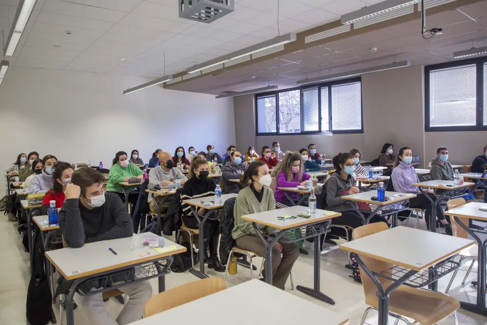 Más de 1.100 aspirantes se han presentado este sábado en Zaragoza al examen para optar a alguna de los 10.634 puestos de residentes en toda España, 329 en Aragón.