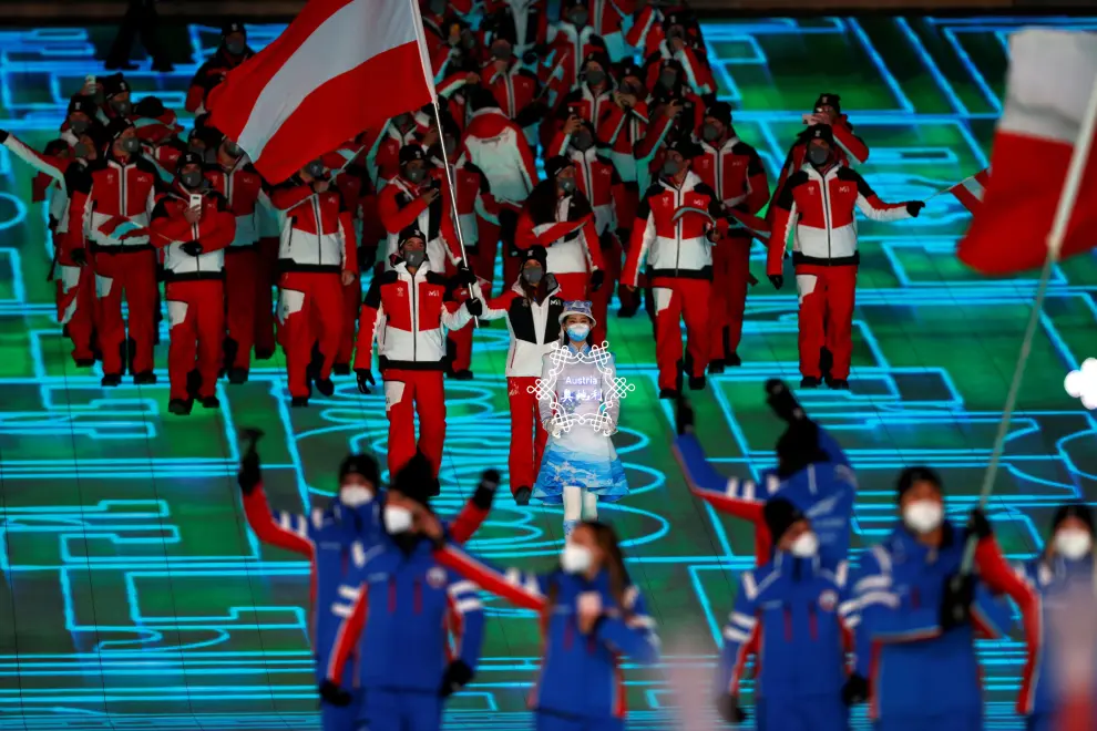 Beijing (China), 04/02/2022.- Athletes of the United States arrive for the Opening Ceremony of the Beijing 2022 Olympic Games at the National Stadium, also known as Bird's Nest, in Beijing China, 04 February 2022. (Estados Unidos) EFE/EPA/JEROME FAVRE
 CHINA BEIJING 2022 OLYMPIC GAMES