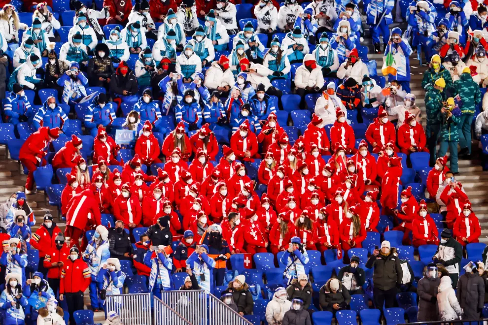 Beijing (China), 04/02/2022.- Athletes of Switzerland arrive for the Beijing 2022 Olympic Games at the National Stadium, also known as Bird's Nest, in Beijing China, 04 February 2022. (Suiza) EFE/EPA/FAZRY ISMAIL
 CHINA BEIJING 2022 OLYMPIC GAMES