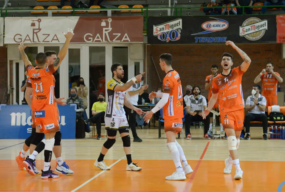 Foto del partido CV Teruel-Guaguas, de la Superliga de voleibol, disputado en Los Planos