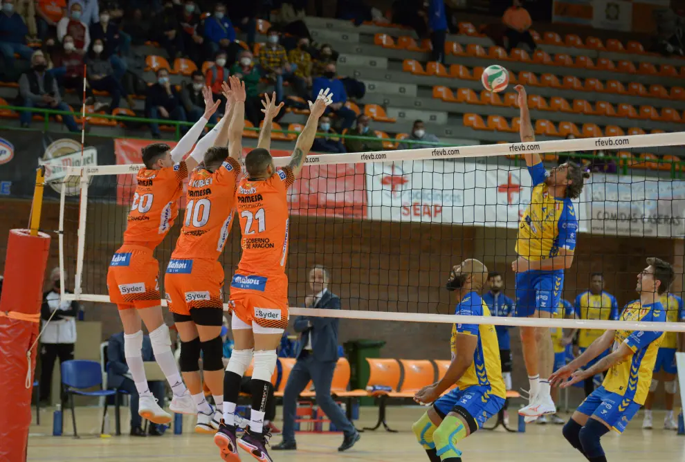 Foto del partido CV Teruel-Guaguas, de la Superliga de voleibol, disputado en Los Planos