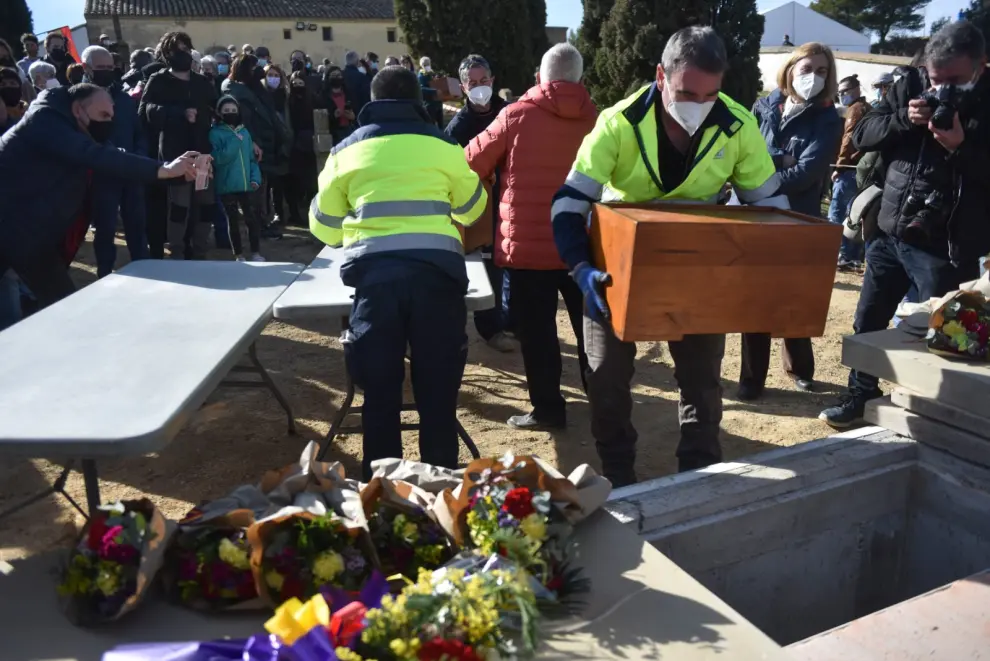 Las víctimas han sido enterradas en una sepultura del cementerio de Las Mártires de Huesca, donde se ha colocado también un monolito de recuerdo y homenaje.