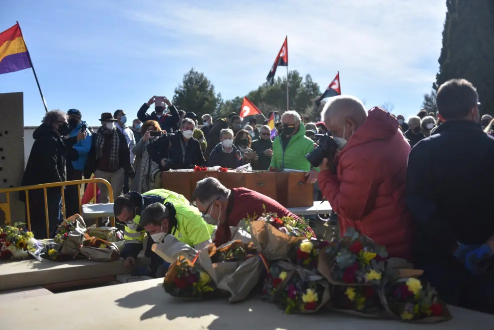 Las víctimas han sido enterradas en una sepultura del cementerio de Las Mártires de Huesca, donde se ha colocado también un monolito de recuerdo y homenaje.