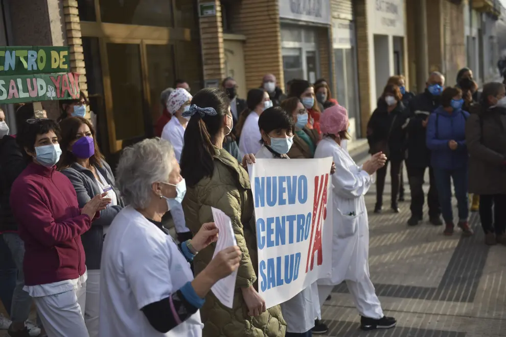 La movilización por el nuevo centro de salud de Huesca ocupa el paseo Ramón y Cajal.