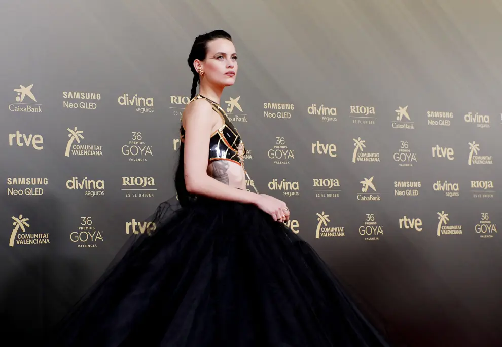 Milena Smit en la alfombra roja de los Premios Goya 2022.