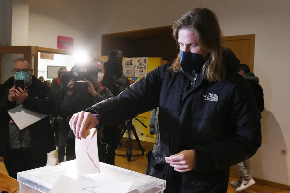 Pablo Fernández acude a ejercer su derecho al voto