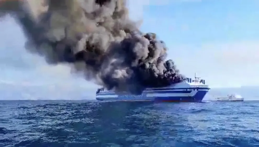 Incendio en un ferry en la ruta Grecia-Italia.