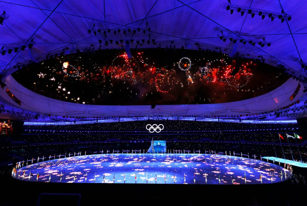 2022 Beijing Olympics - Closing Ceremony - National Stadium, Beijing, China - February 20, 2022. General view of fireworks and performers during the closing ceremony. REUTERS/Aleksandra Szmigiel OLYMPICS-2022-CLOSING/