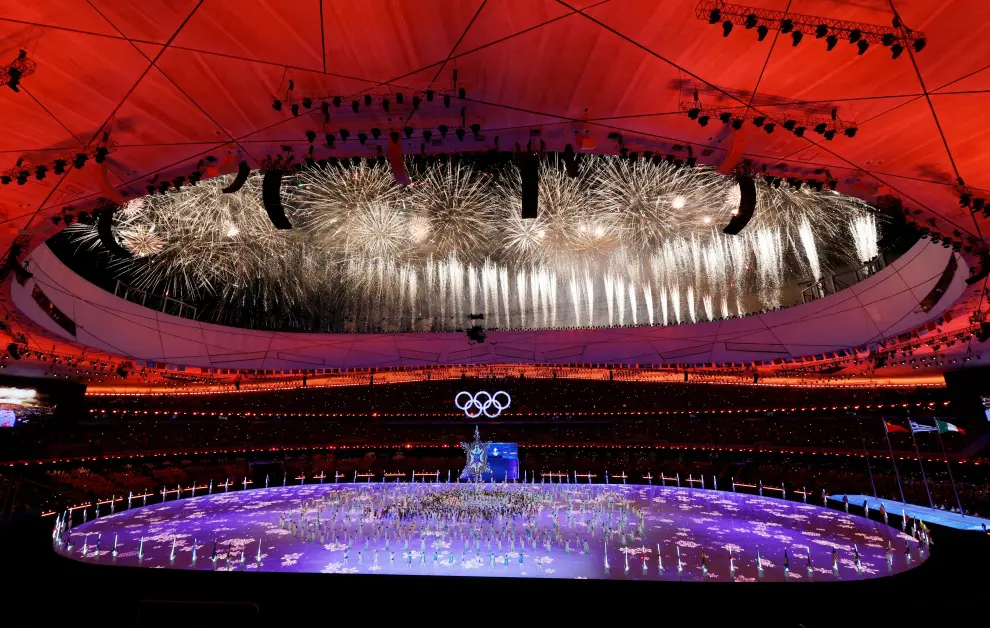 2022 Beijing Olympics - Closing Ceremony - National Stadium, Beijing, China - February 20, 2022. Fireworks explode and spell One World above the stadium during the closing ceremony. REUTERS/David W Cerny     TPX IMAGES OF THE DAY OLYMPICS-2022-CLOSING/