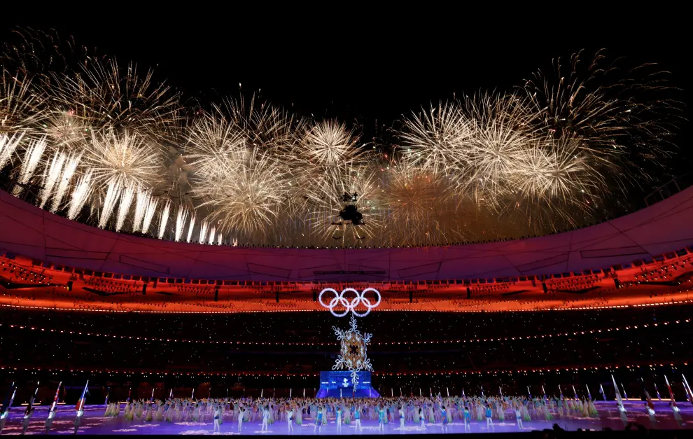 Beijing (China), 20/02/2022.- The Olympic Flame can be seen within the Snowflake Cauldron during the Closing Ceremony for the Beijing 2022 Olympic Games at the National Stadium, also known as Bird's Nest, in Beijing China, 20 February 2022. EFE/EPA/HOW HWEE YOUNG
 CHINA BEIJING 2022 OLYMPIC GAMES