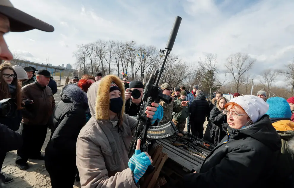 Open military exercise for civilians in Kiev