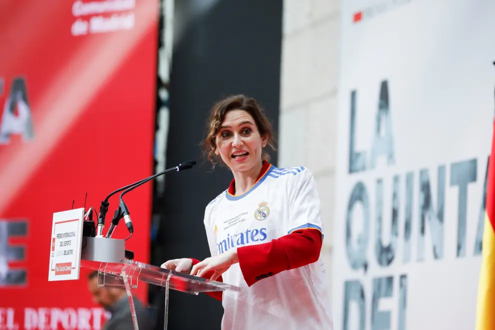 Madrid premia a la 'Quinta del Buitre', un equipo "de leyenda" que proyectó su imagen "por el mundo"