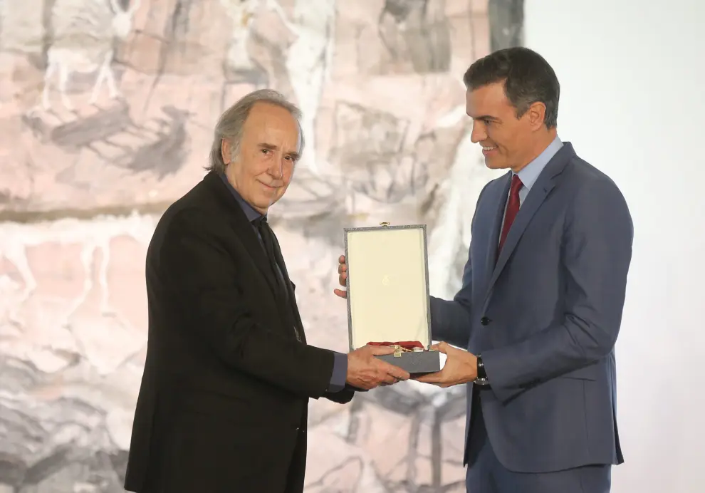 Serrat recibe la Gran Cruz de la Orden Civil de Alfonso X el Sabio