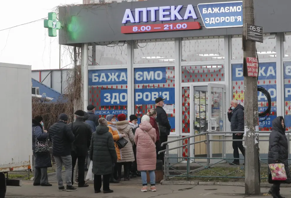 Colas en los supermercados en Kiev