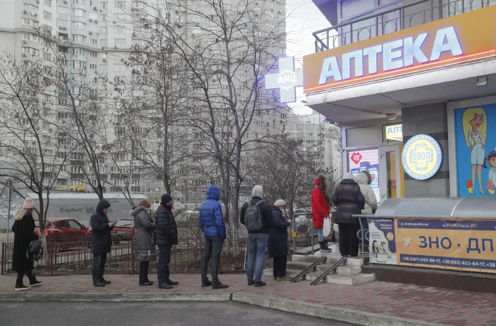 Colas en los supermercados en Kiev