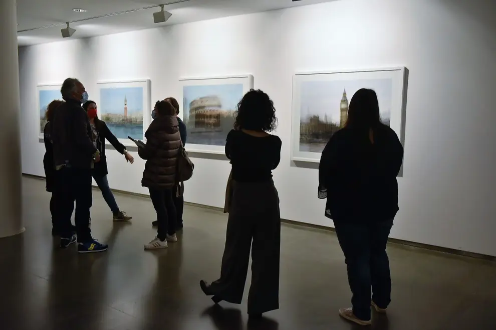 La exposición ‘Imaginarios colectivos. La construcción de la imagen turística’ reúne obras de siete artistas y diferentes colecciones de museos nacionales e internacionale