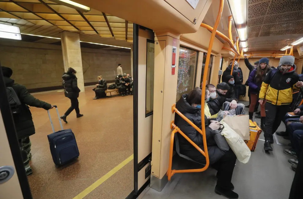 Los ciudadanos de Kiev se refugian en el metro tras la alarma antiraérea