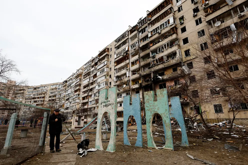A damaged residential building is seen, after Russia launched a massive military operation against Ukraine, in Kyiv, Ukraine February 25, 2022. REUTERS/Umit Bektas UKRAINE-CRISIS/