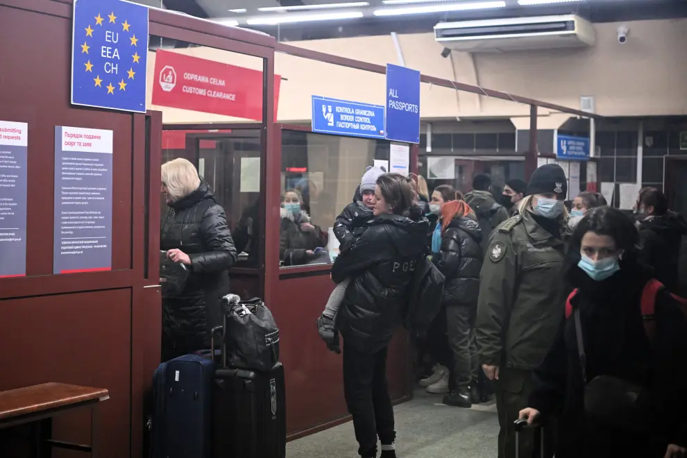 Los ciudadanos ucranianos continúan acudiendo a Polonia.