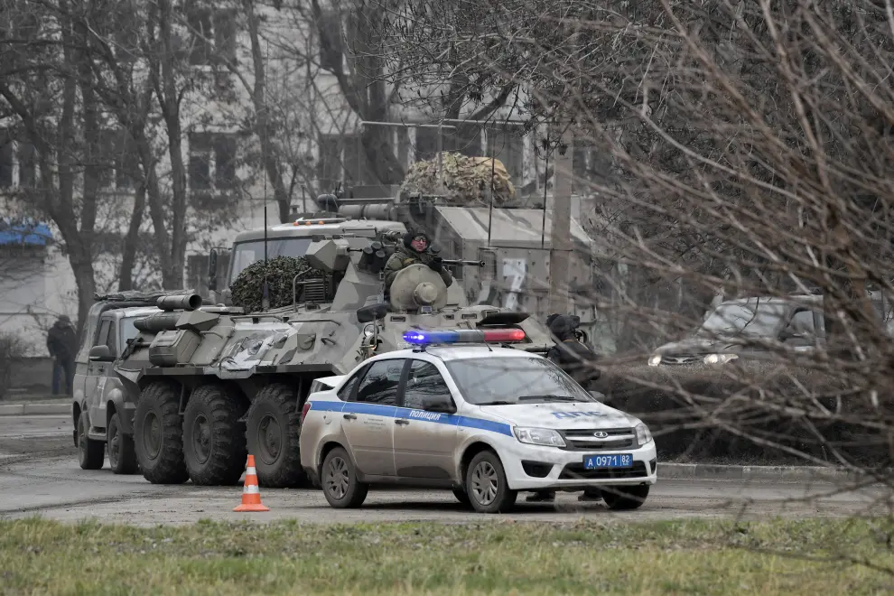 Tropas rusas en la ciudad de Armiansk en Crimea.