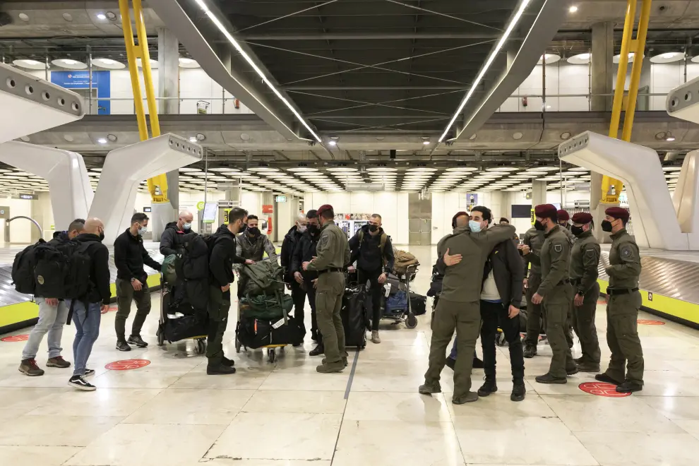 Llegan a Madrid los primeros españoles evacuados de Ucrania.