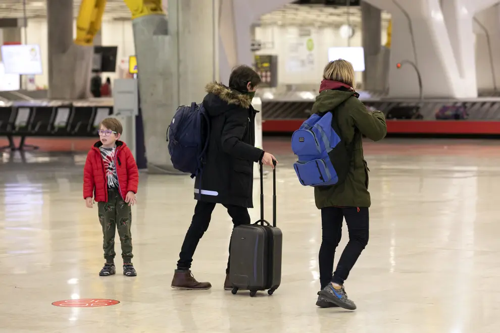Llegan a Madrid los primeros españoles evacuados de Ucrania.