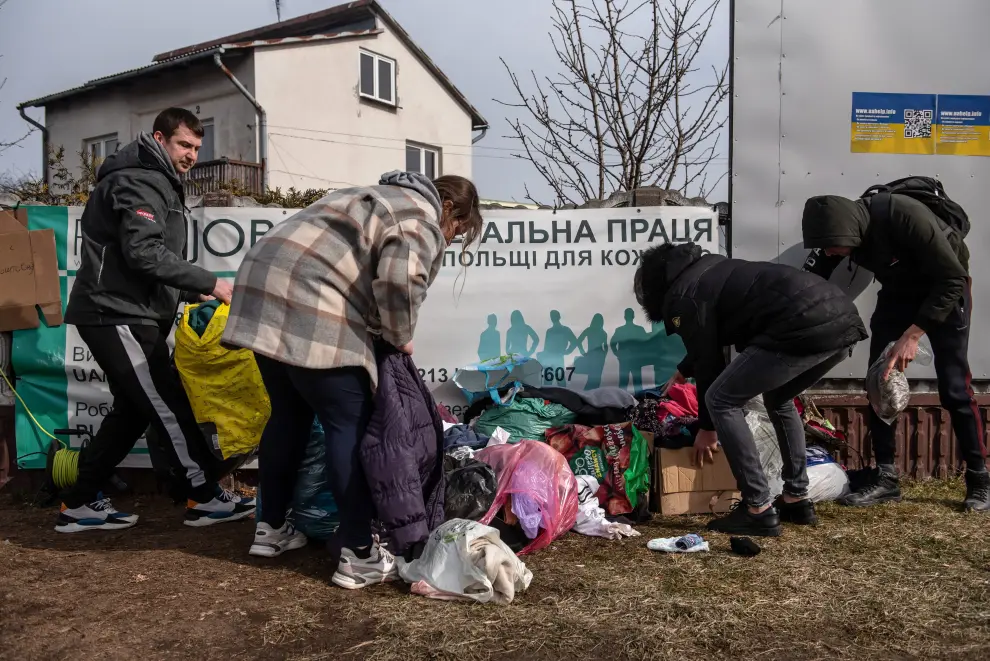 Refugiados ucranianos  a su llegada a Hrebenne en Polonia.