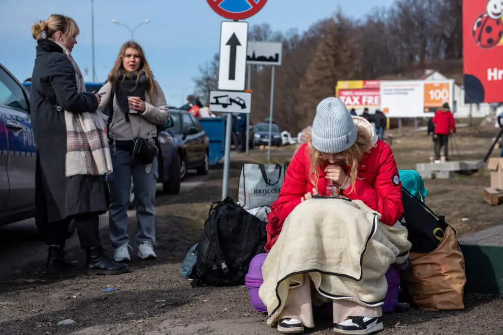 Refugiados ucranianos a su llegada a Hrebenne en Polonia.