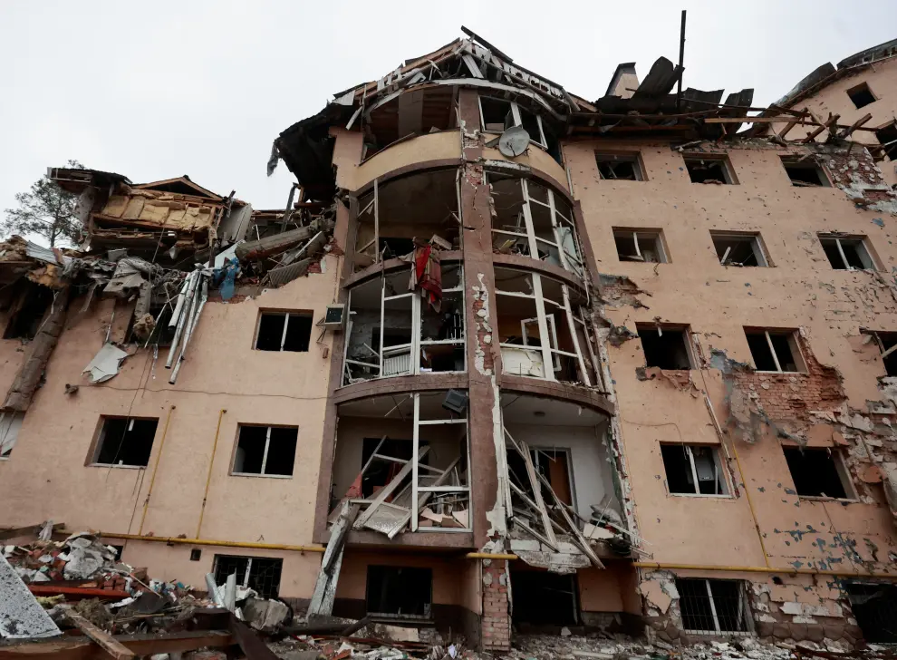 A view shows a residential building destroyed by recent shelling, as Russia's invasion of Ukraine continues, in the city of Irpin in the Kyiv region, Ukraine March 2, 2022. REUTERS/Serhii Nuzhnenko UKRAINE-CRISIS/IRPIN