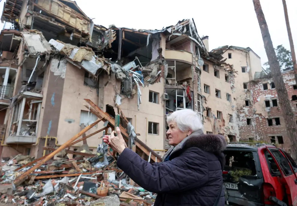 A view shows a residential building destroyed by recent shelling, as Russia's invasion of Ukraine continues, in the city of Irpin in the Kyiv region, Ukraine March 2, 2022. REUTERS/Serhii Nuzhnenko UKRAINE-CRISIS/IRPIN