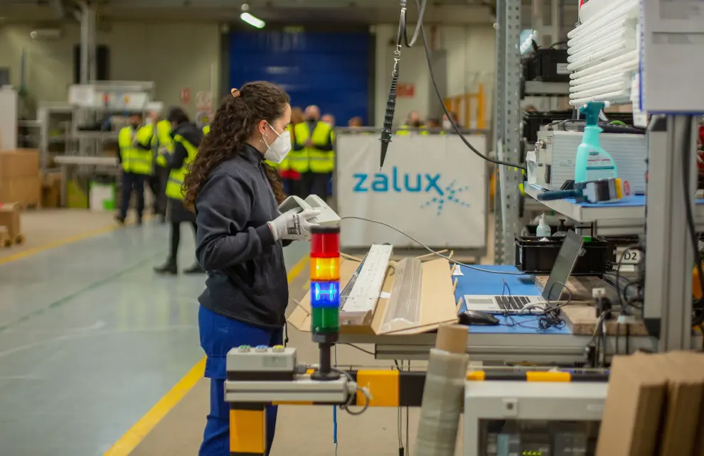 Visita de la consejera de la consejera de Economía de la DGA, Marta Gastón a la empresa Zalux.
