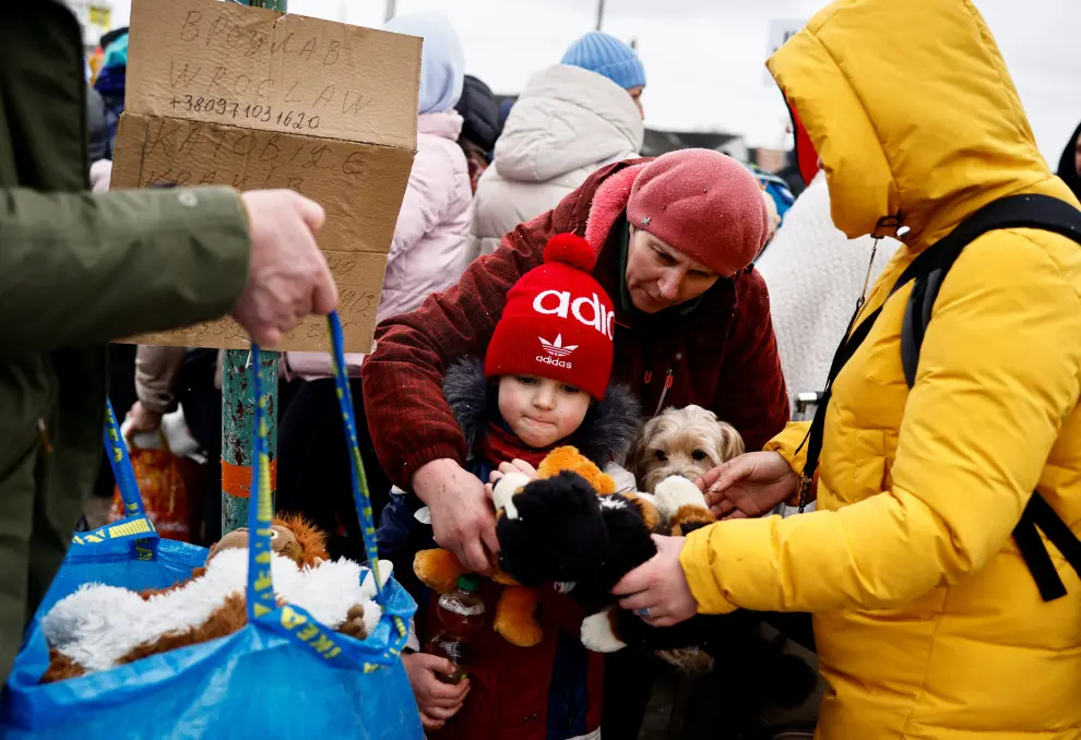 A woman holds her dog after fleeing the Russian invasion of Ukraine, at the border checkpoint in Medyka, Poland, March 5, 2022. REUTERS/Yara Nardi UKRAINE-CRISIS/BORDER-POLAND