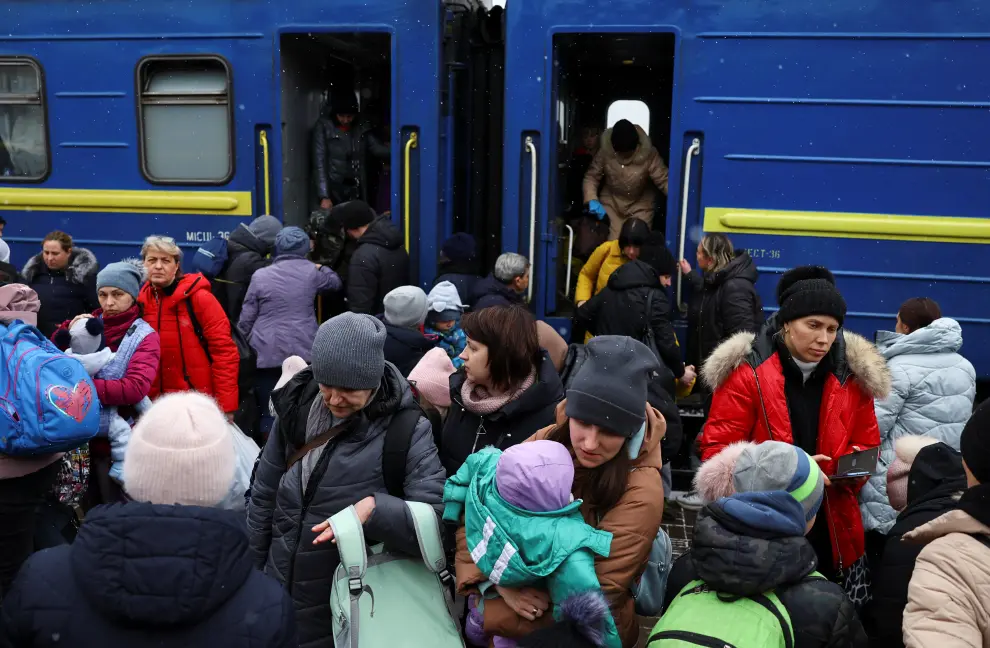 A child reacts as people prepare to board a train towards Poland as they flee Russia's invasion of Ukraine, in the train station in Lviv, Ukraine March 5, 2022. REUTERS/Kai Pfaffenbach UKRAINE-CRISIS/LVIV TRAIN STATION