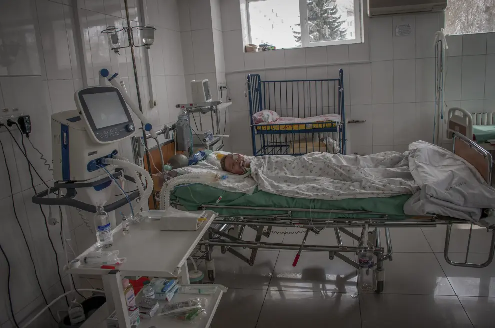 Niños en un hospital de Járkov tras ser heridos en los bombardeos.