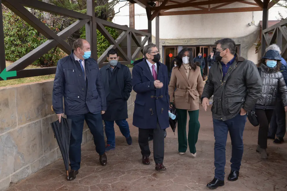 Visita del vicepresidente del Gobierno de Aragón, Arturo Aliaga, a Dinópolis en Teruel