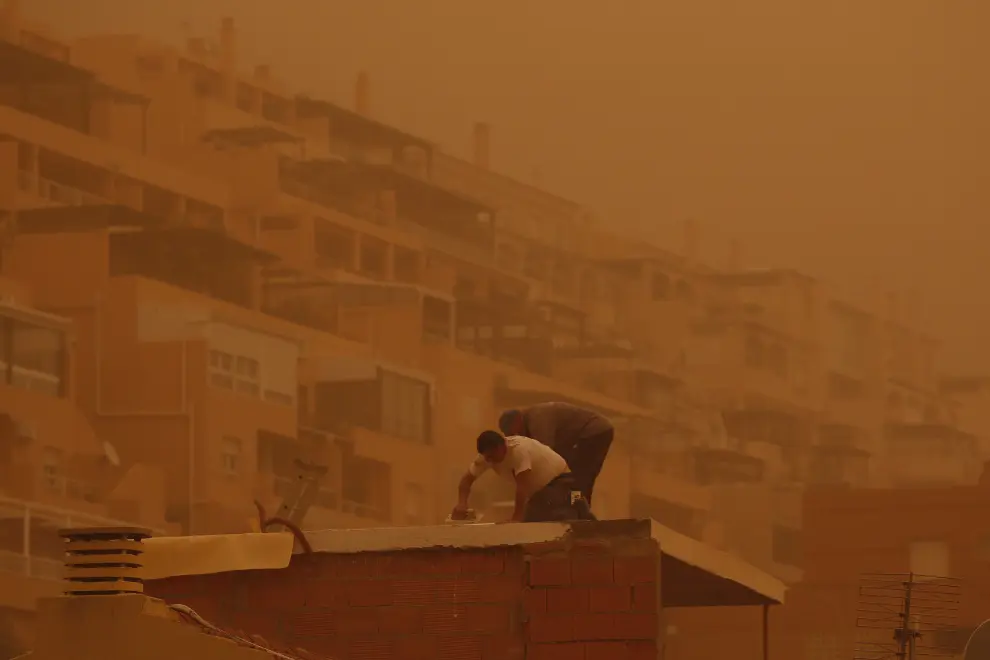 Almería amanecen cubierta de polvo sahariano