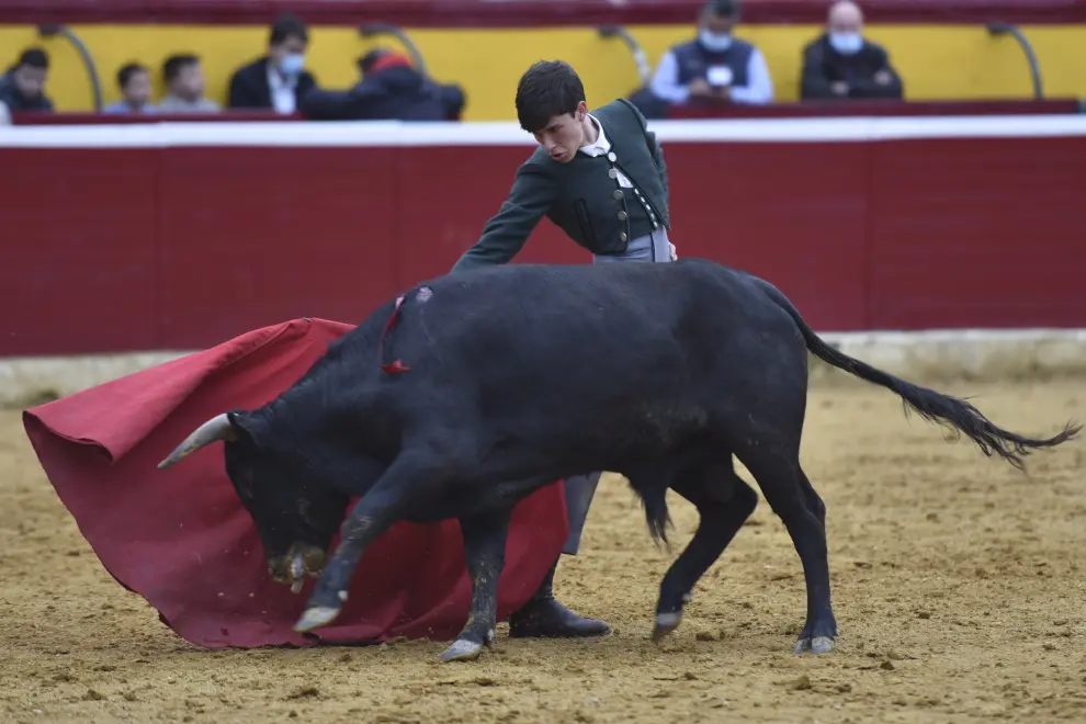 Los seis alumnos han lidiado seis novillos con muerte de la ganadería Toros de Guerrero de Fuentes de Ebro.