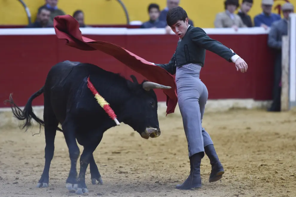 Los seis alumnos han lidiado seis novillos con muerte de la ganadería Toros de Guerrero de Fuentes de Ebro.