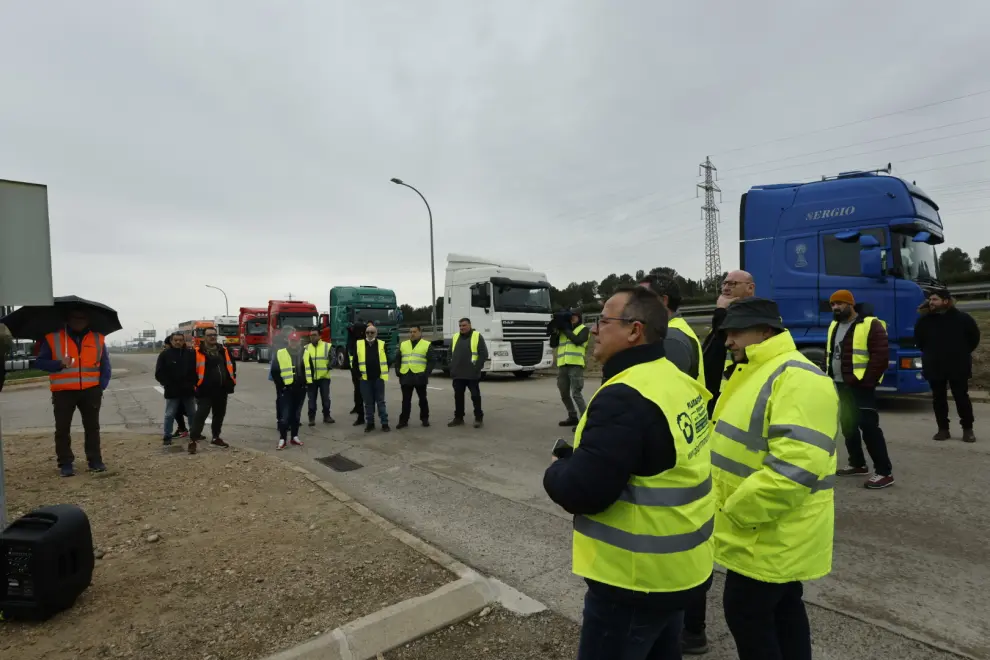 Protestas del sector del transporte en Zaragoza: los camiones protestan en las calles por décimo día