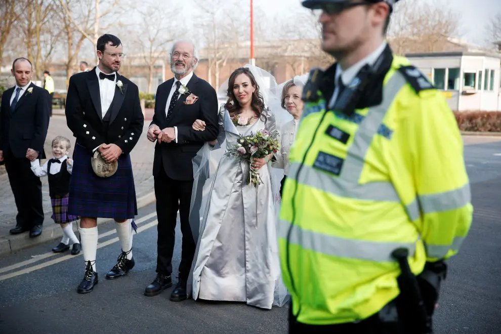 People throw confetti at Stella Moris after her wedding to WikiLeaks founder Julian Assange at HMP Belmarsh prison, in London, Britain March 23, 2022. REUTERS/Peter Nicholls BRITAIN-ASSANGE/WEDDING